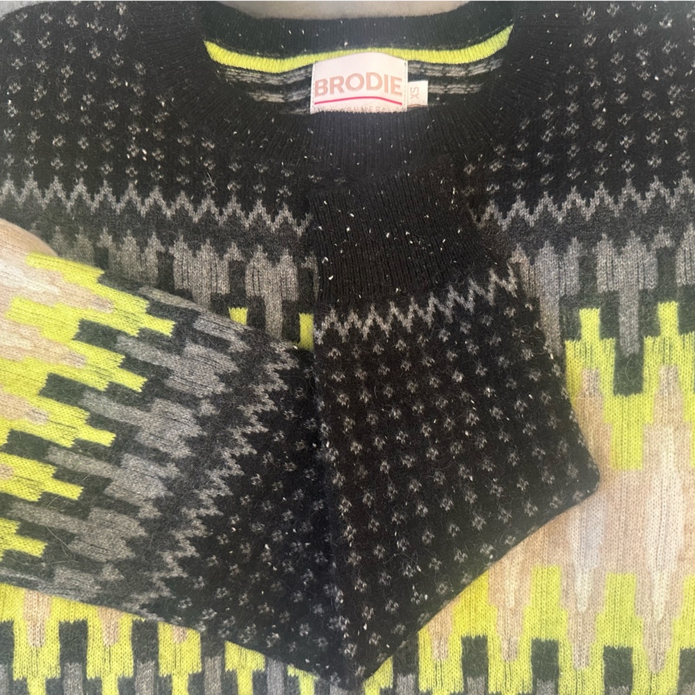 Brodie Cashmere sweater and matching hat XS